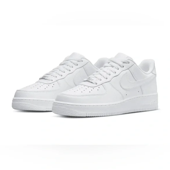 [CW2288-111] Mens Nike Air Force 1 '07 - Triple White display model - Picture 3 of 6